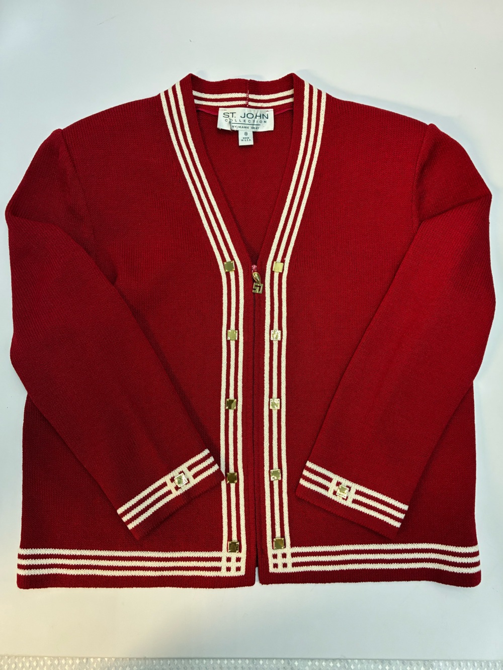St. John Vintage Red Knit blazer/Sweater with gold hardware size 8; Made in USA